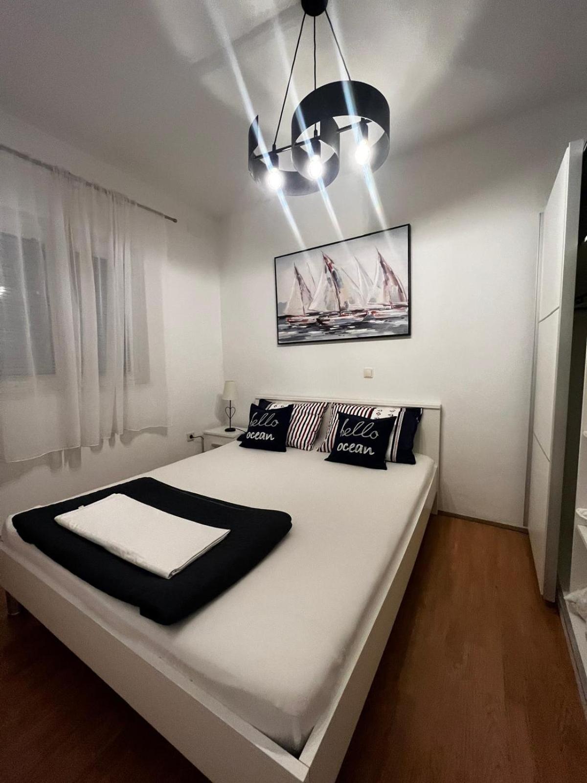 Apartments Kapetanovi Dvori Τρογκίρ Εξωτερικό φωτογραφία