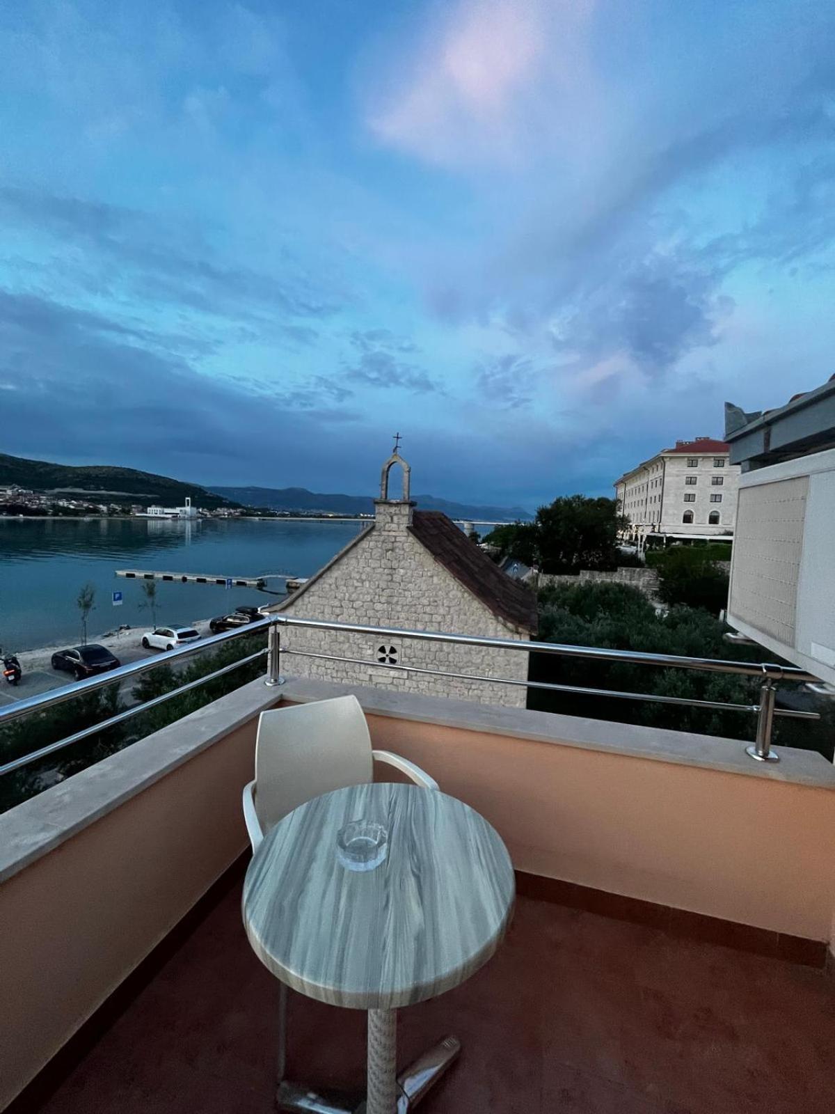 Apartments Kapetanovi Dvori Τρογκίρ Εξωτερικό φωτογραφία