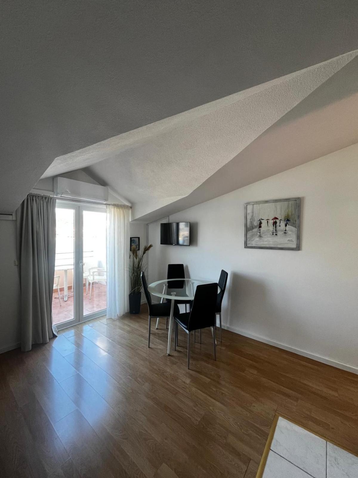 Apartments Kapetanovi Dvori Τρογκίρ Εξωτερικό φωτογραφία