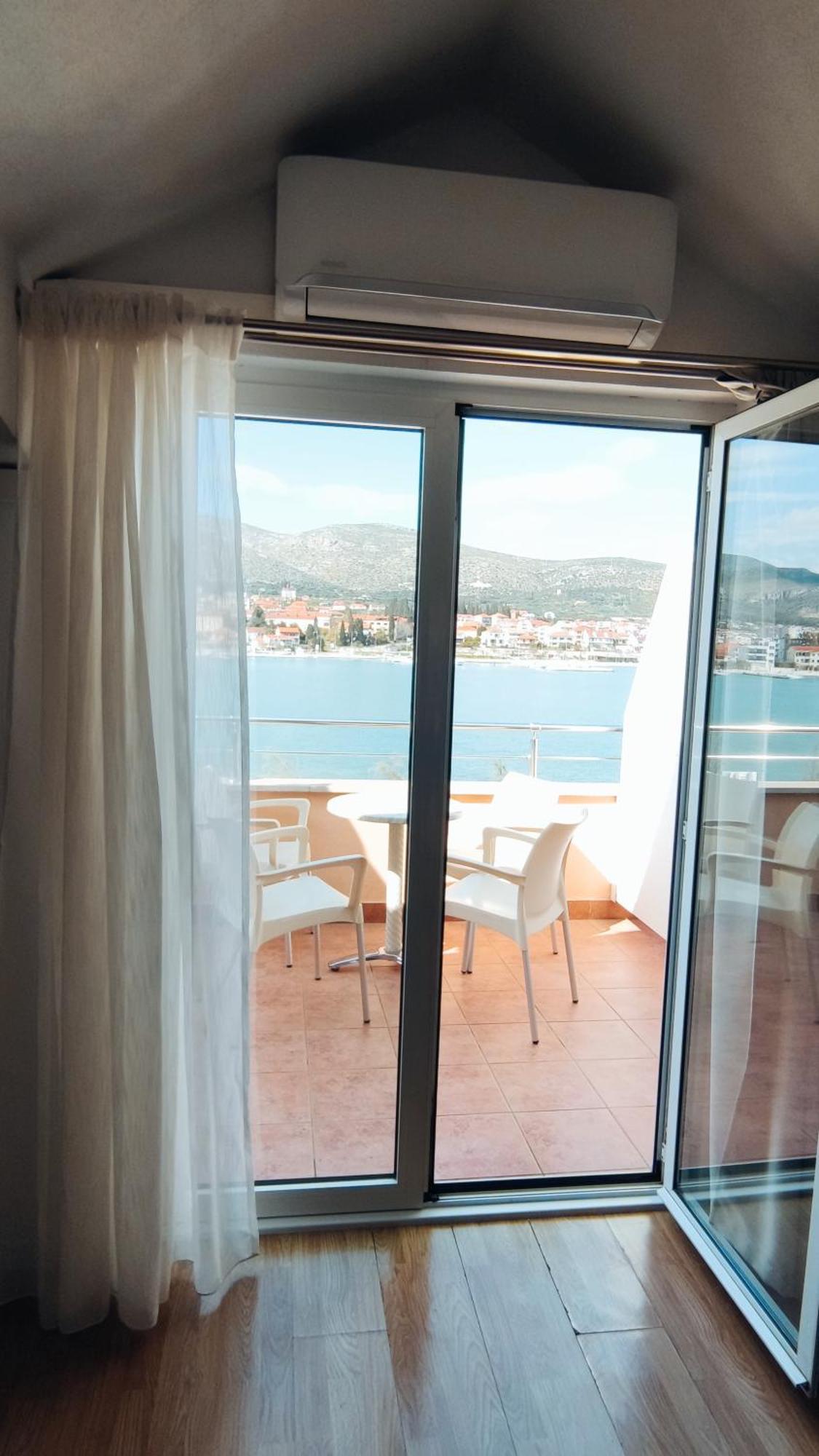 Apartments Kapetanovi Dvori Τρογκίρ Εξωτερικό φωτογραφία